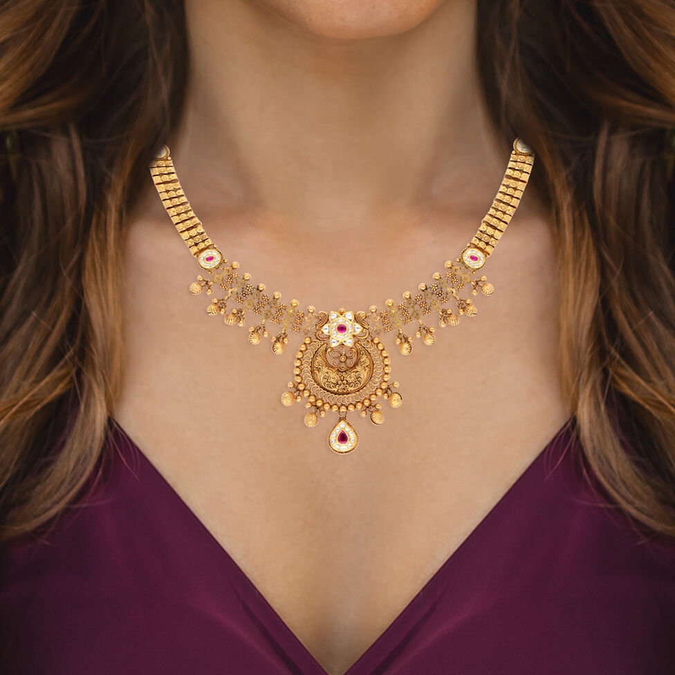 Plain Gold Necklace in Repousse Work