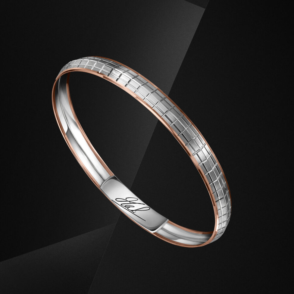 BO in stiff band pattern with solitaire